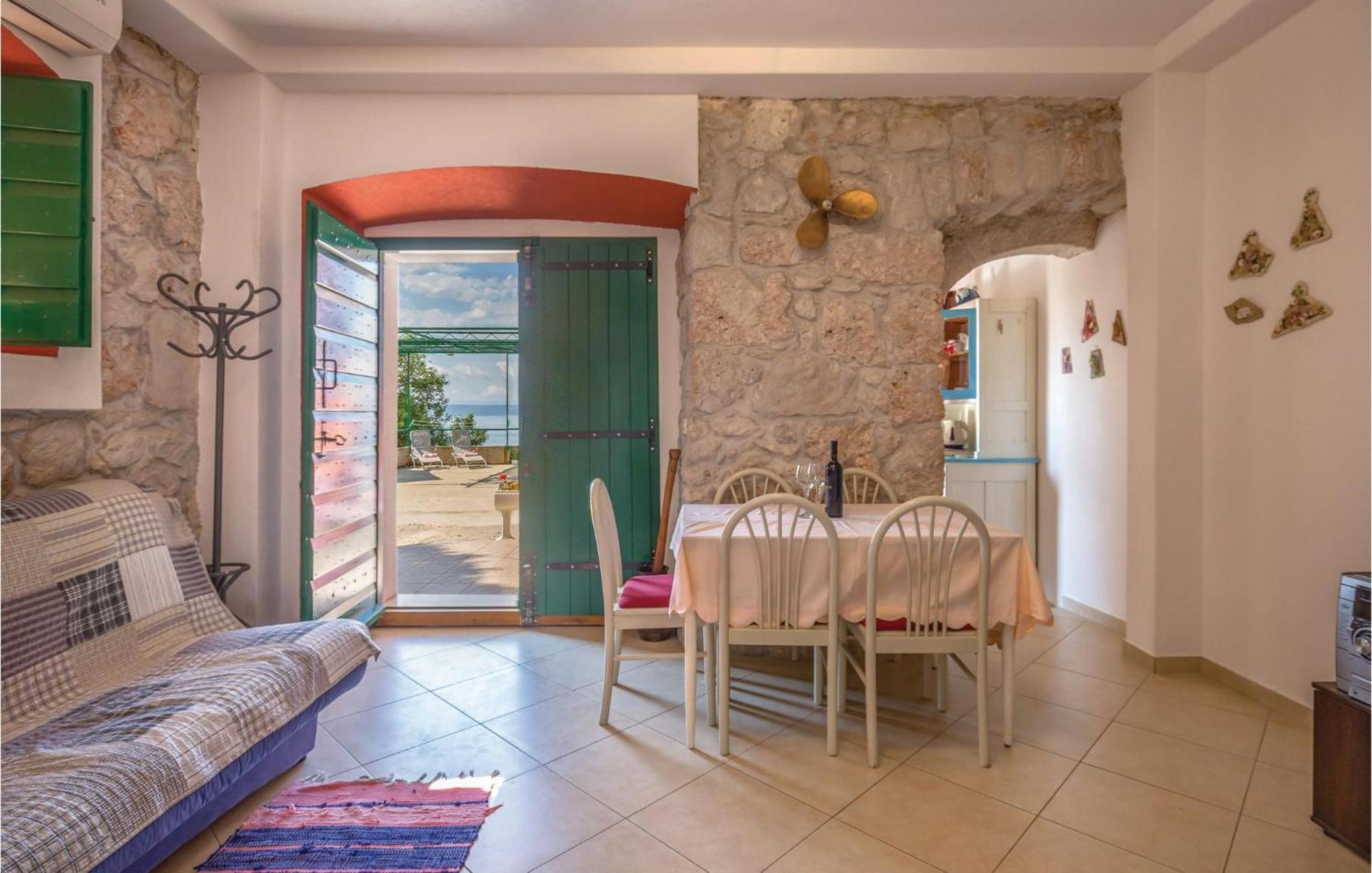 Awesome Home In Podgora With Kitchen المظهر الخارجي الصورة