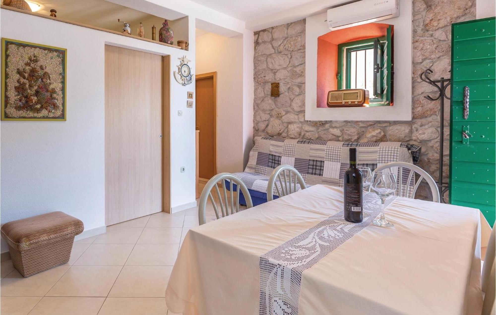 Awesome Home In Podgora With Kitchen المظهر الخارجي الصورة