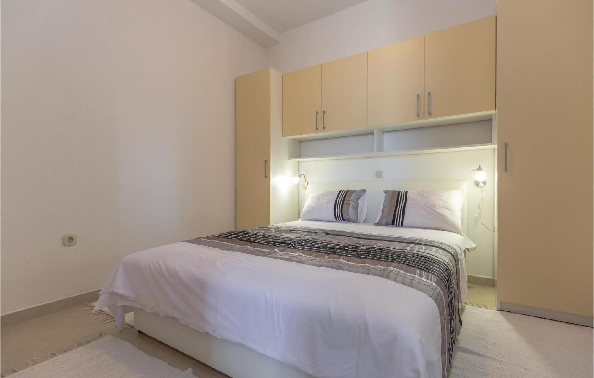 Awesome Home In Podgora With Kitchen المظهر الخارجي الصورة
