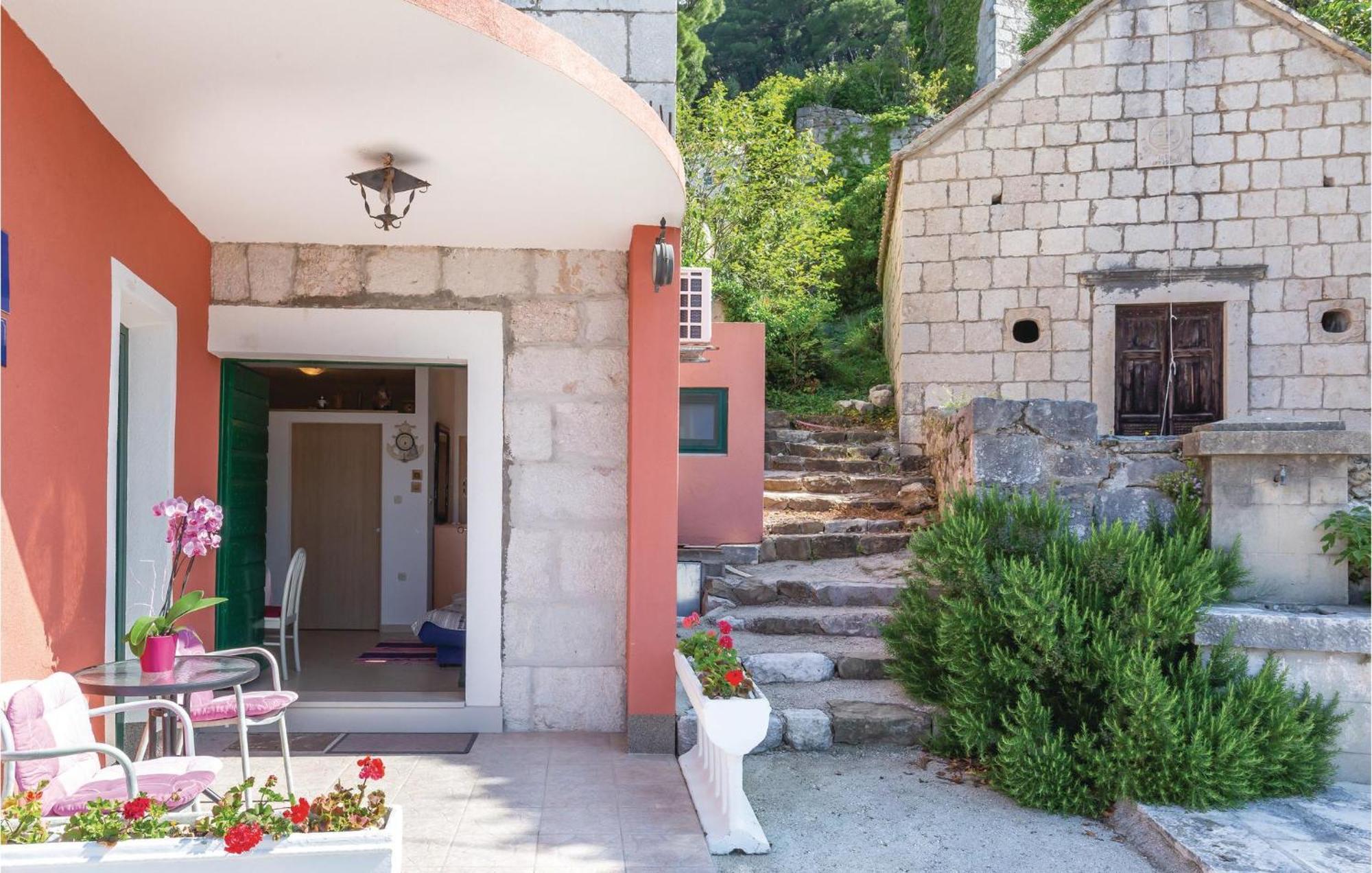 Awesome Home In Podgora With Kitchen المظهر الخارجي الصورة