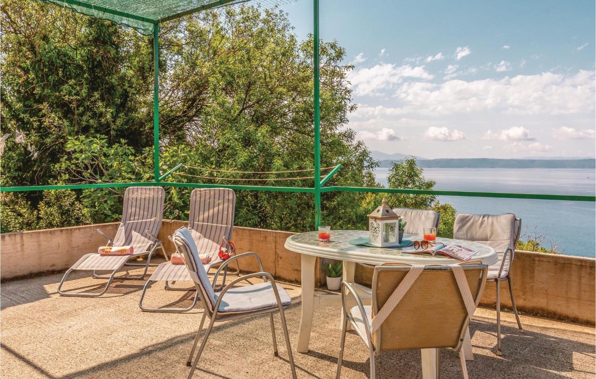 Awesome Home In Podgora With Kitchen المظهر الخارجي الصورة